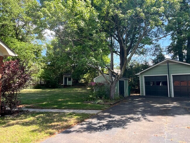 Building Photo - 7113 Rockcliff Ct