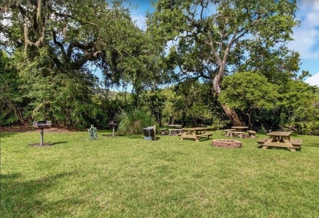 Building Photo - 2727 Forest Ridge Dr