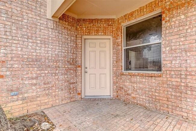 Building Photo - 14527-14527 Clipper Cir Dr