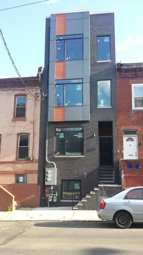 Front - 2510 Federal St