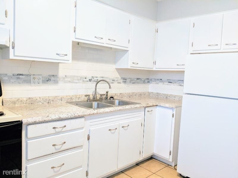 Foto principal - 3325 Webster St