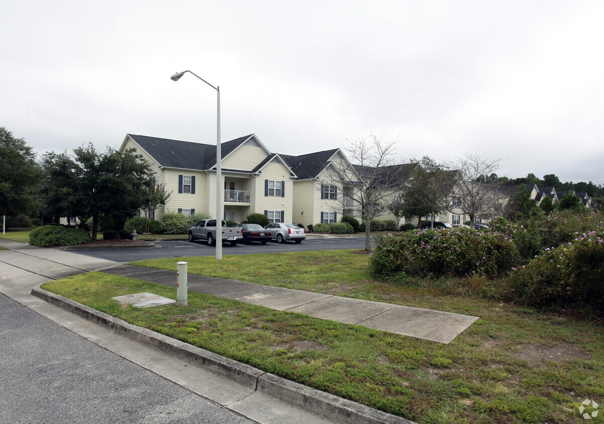 Foto principal - Hunter's Crossing Condominiums