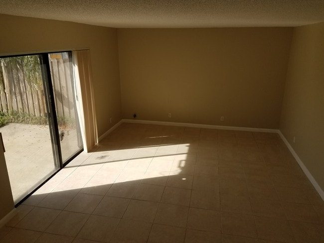 Building Photo - 613 Springdale Cir