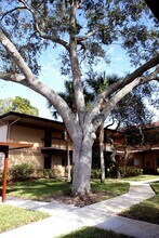 Building Photo - 2661 Sabal Springs Cir