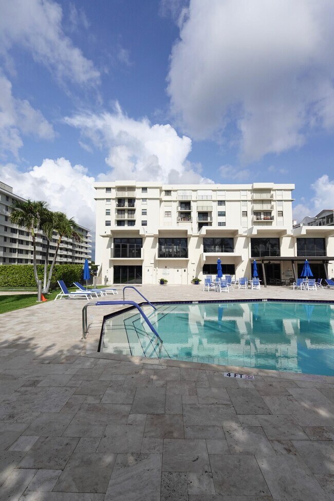 Foto del edificio - 145 S Ocean Ave