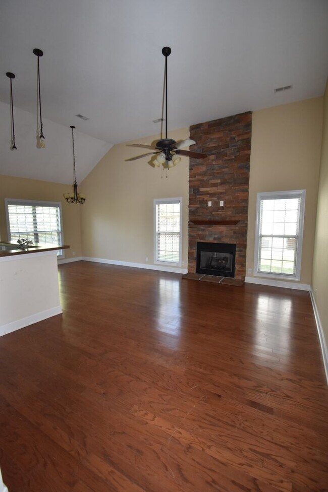 Building Photo - 3 Bedroom Pet Friendly Home For Rent Near ...