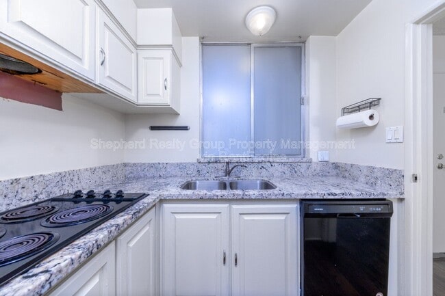 Building Photo - 6979 Palm Ct