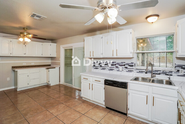 Building Photo - 2219 Palomino Dr, San Antonio, TX 78227