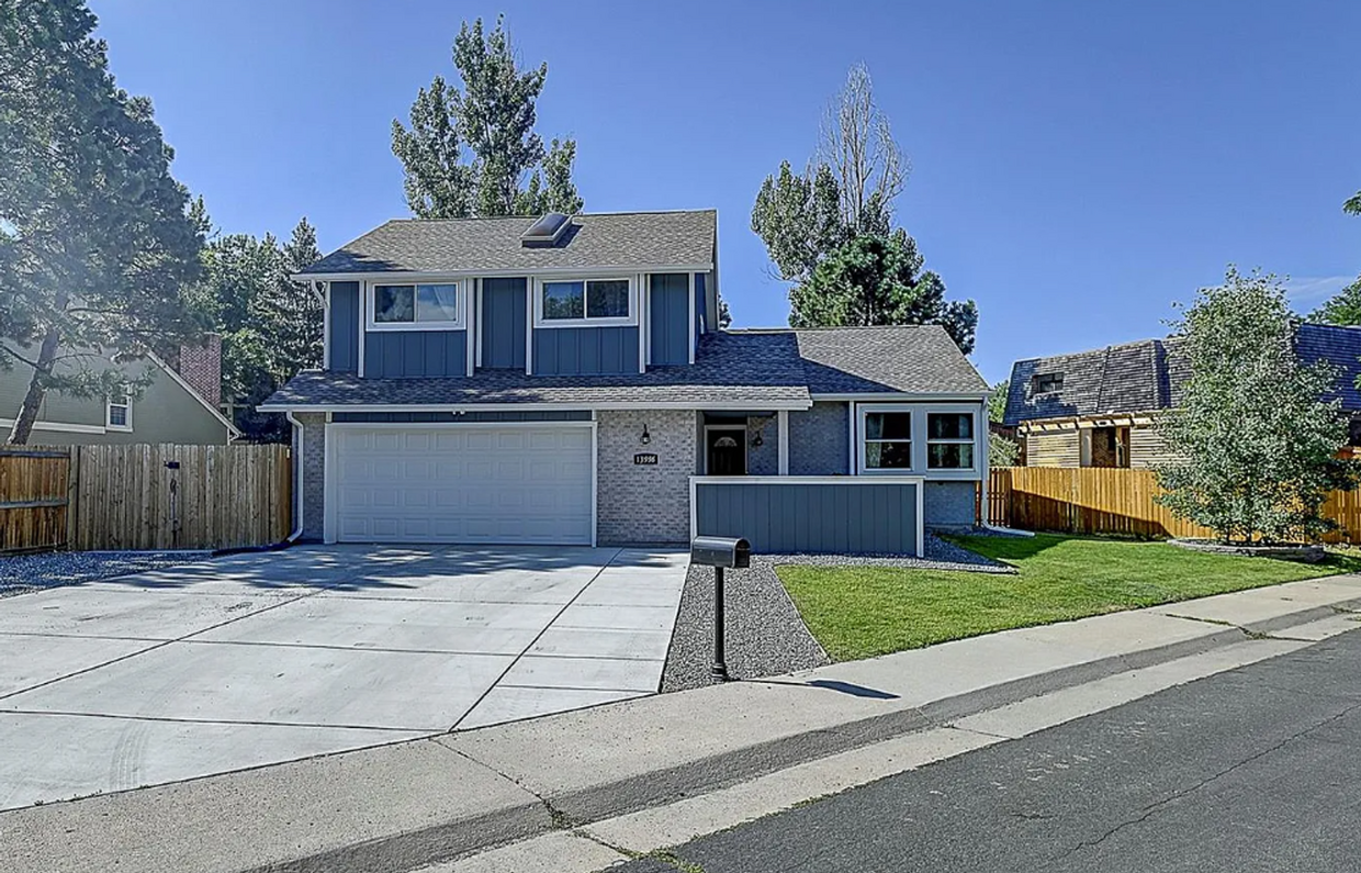 Primary Photo - Spacious 4 bedroom 3 bath home, Great Back...