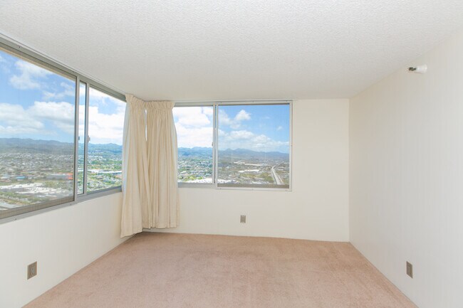 Building Photo - 1060 Kamehameha Hwy