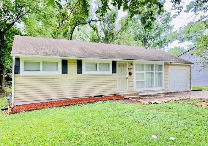 Foto principal - Updated Home in Ruskin Heights, Vouchers OK