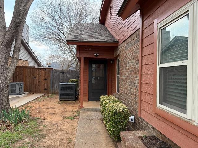 Building Photo - 610 Canterbury St