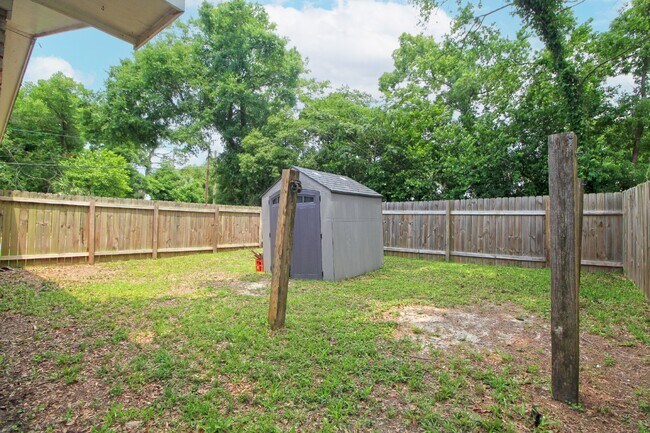 Foto del edificio - Beautiful 3BR Home in North Hill – Special...