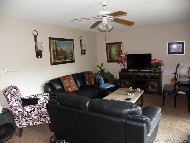 Building Photo - 2578 Camelot Ct