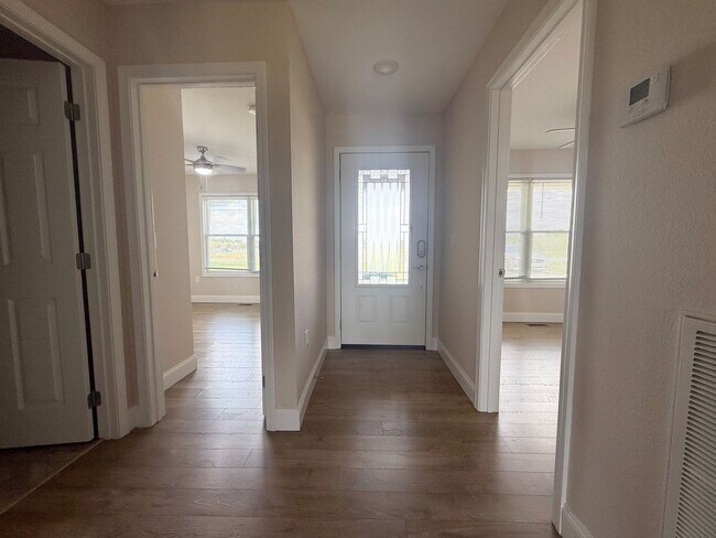 Foto del edificio - Bright & Spacious 3BR/2BA Home with 2-Car Garage Near I-40 in Crossville