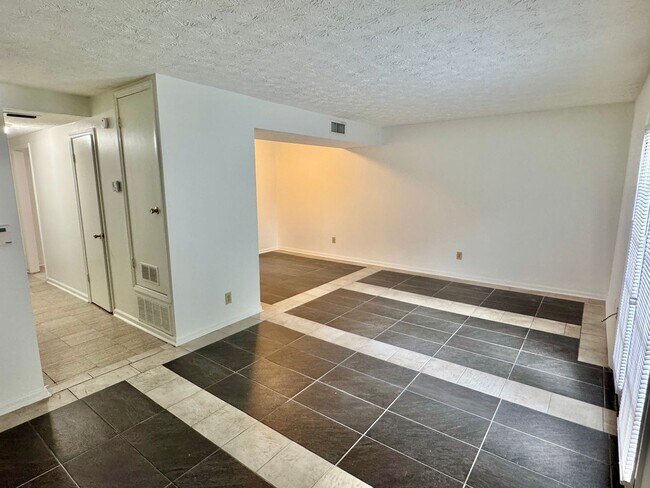 Building Photo - 3-Bedromm 2.5 bath with the Perfect Mix of...