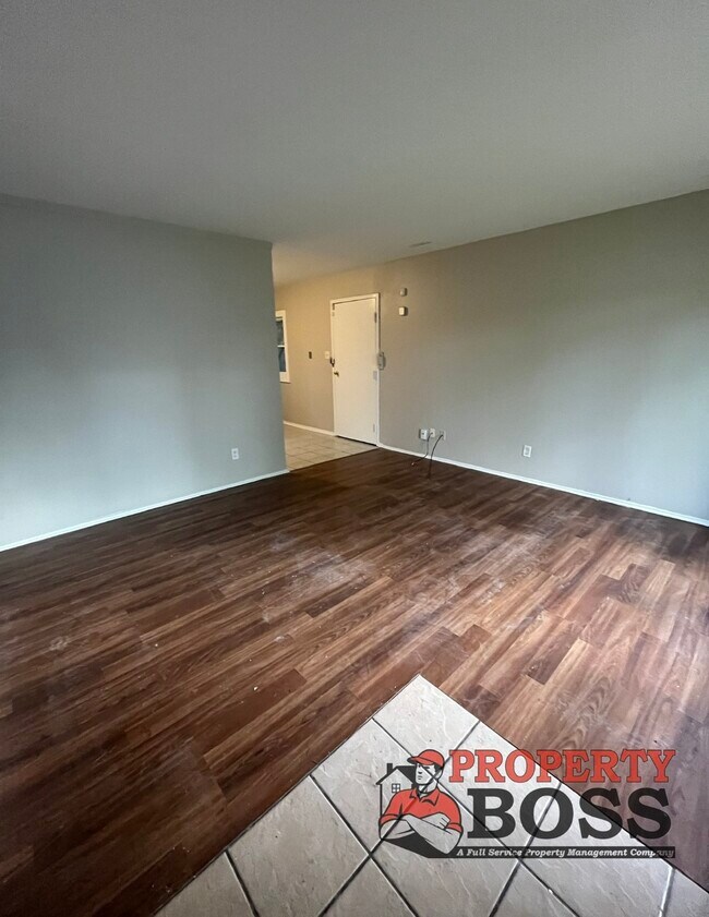 Foto del edificio - 5641 E 13th Pl