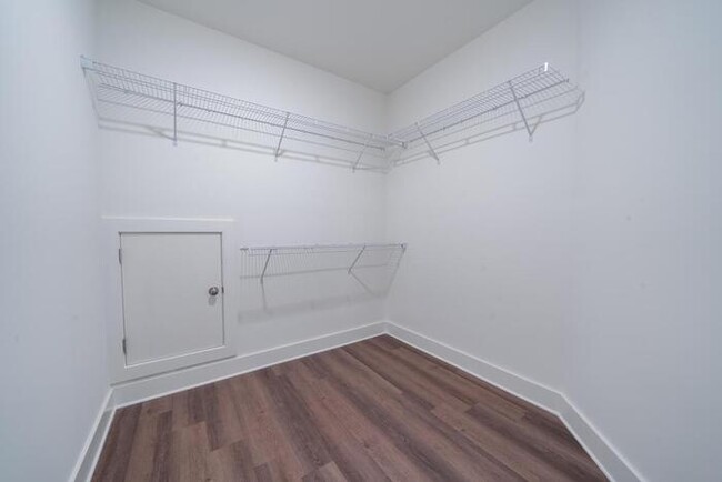 Building Photo - 128 Huntley Dr