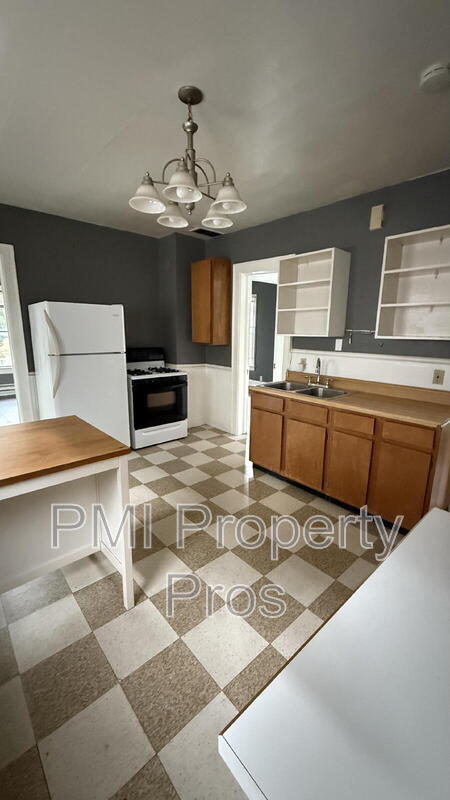 Building Photo - 2752 N Fratney St