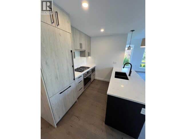 Photo du bâtiment - 6859-6859 Cambie St.