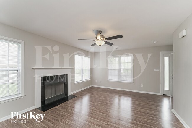 Foto del edificio - 104 Arbor Ridge Rd