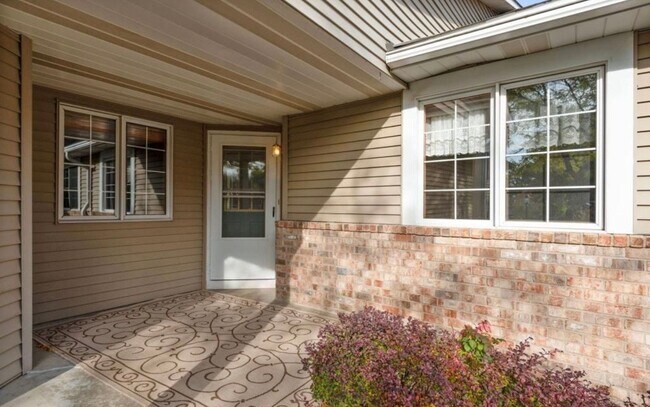 Foto del edificio - 520 Deer Ridge Ln S