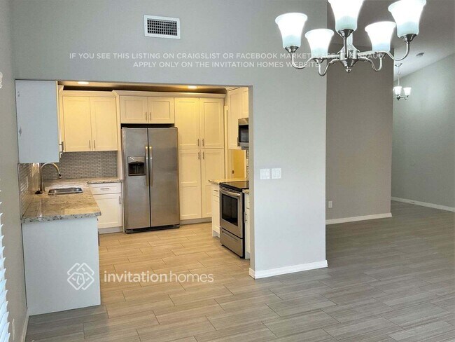 Foto del edificio - 15642 N 63rd St