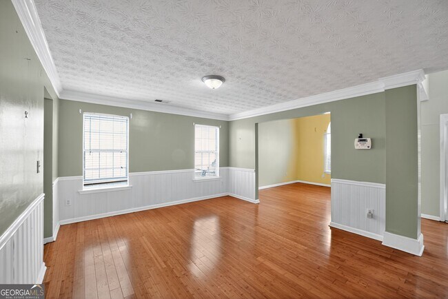 Foto del edificio - 245 Vaness Dr