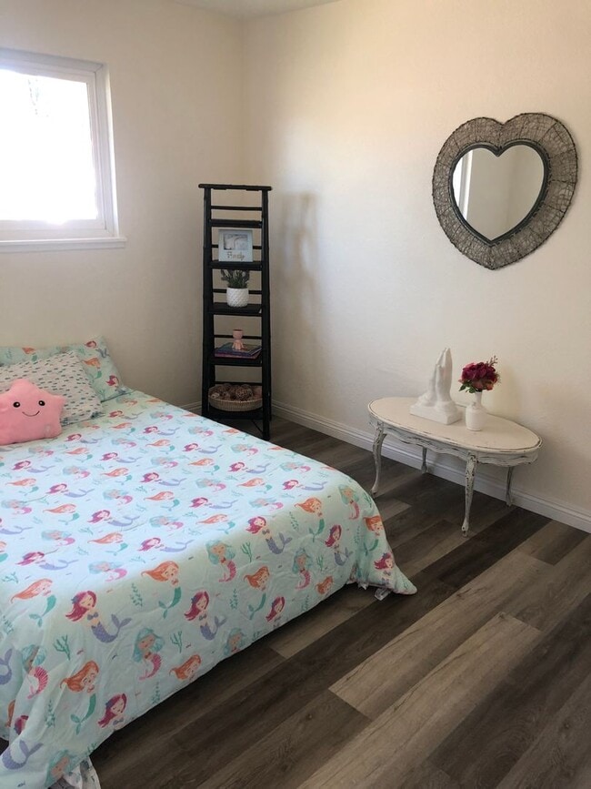 Building Photo - Remodeled Single Family Home!