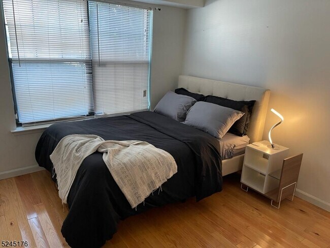 Building Photo - 660 N Broad St