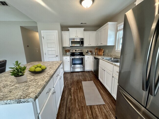 Foto del edificio - 7021 White Pine Ave