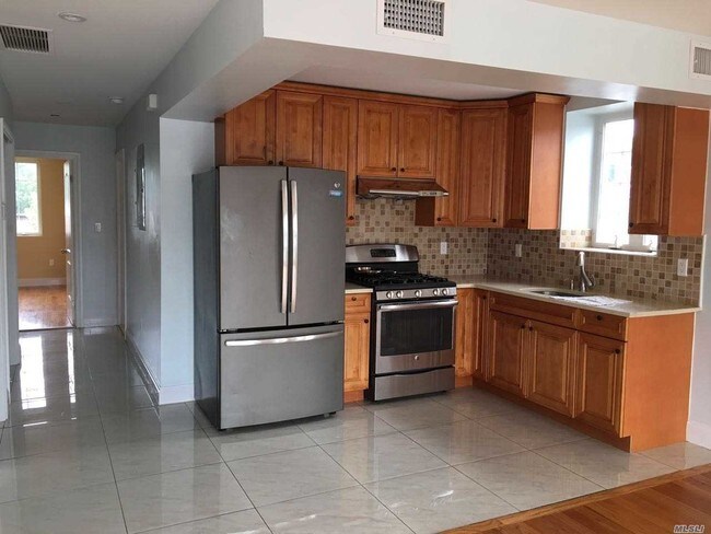 Foto del edificio - 361-61 Soundview Ln