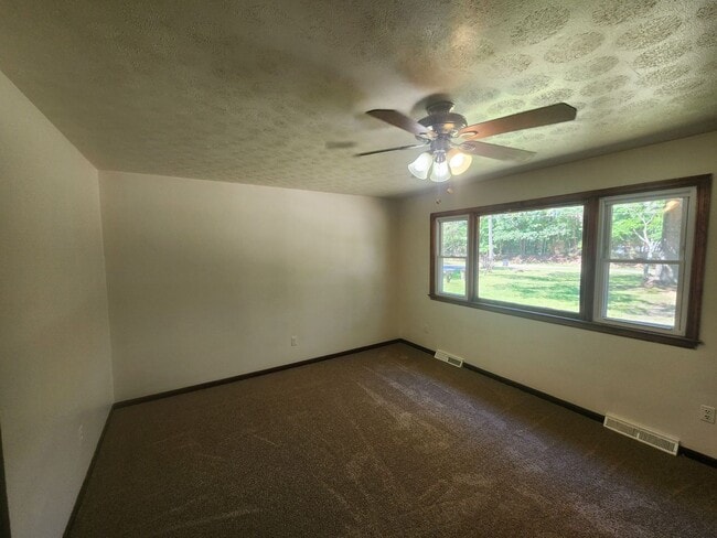Building Photo - 15713 S Crater Rd