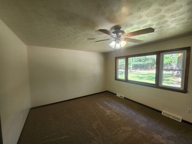 Foto del edificio - 15713 S Crater Rd