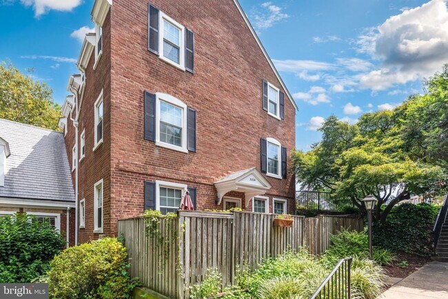 Foto del edificio - 3334 S Wakefield St