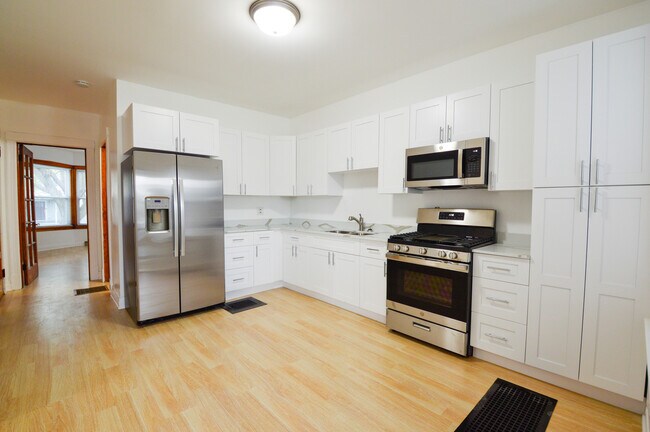 Building Photo - 3432 N Avers Ave