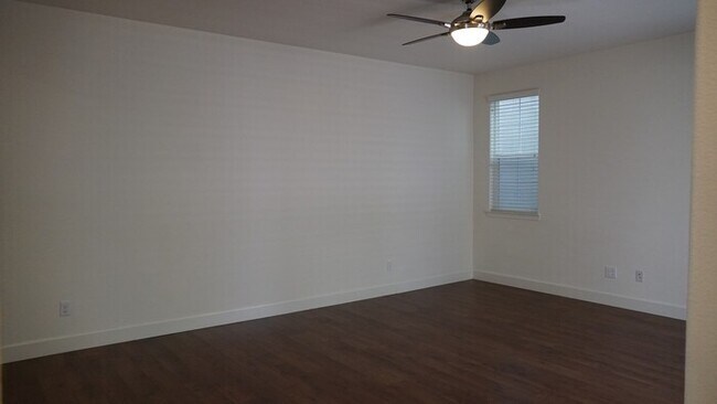 Foto del edificio - Beautiful 3 Bed, 2.5 Bath in Desirable Dia...