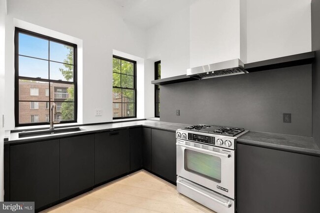 Building Photo - 1451 Maryland Ave NE