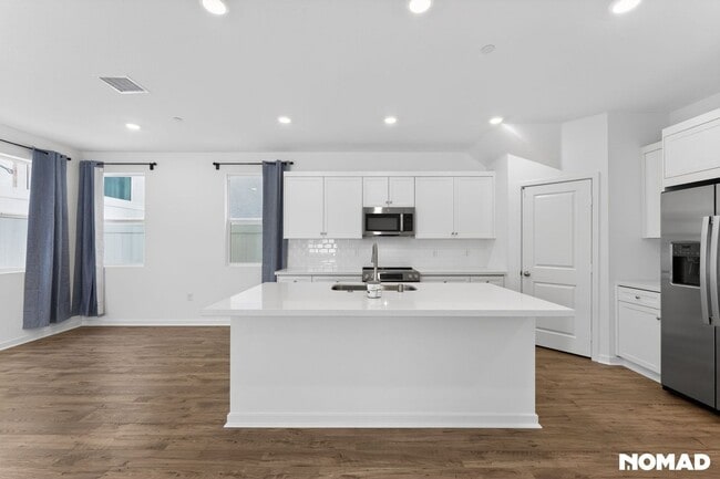 Building Photo - 26648 Jonquil Ave