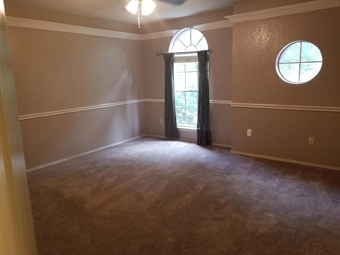 7608 Windrush Dr, Austin, TX 78729 House Rental in Austin, TX