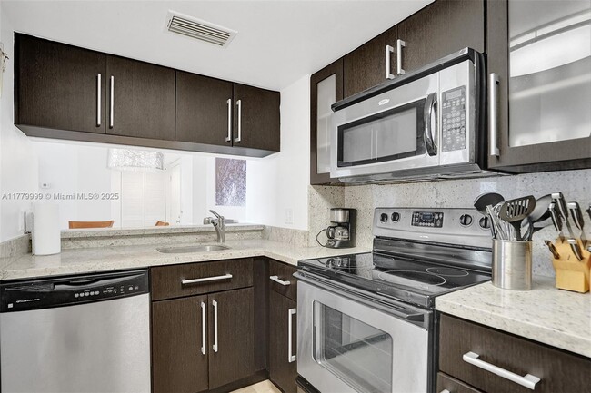 Building Photo - 770 Claughton Island Dr