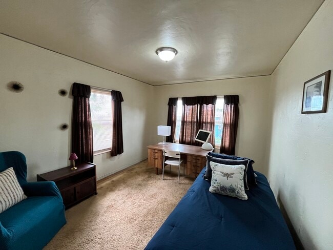 Dormitorio 2 - 3000 Morcom Ave