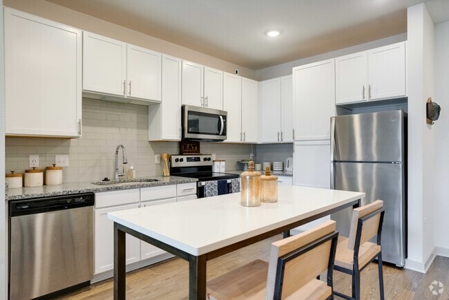 1HAB, 1BA - 816 ft² - The Clarke at Kendall Town Apartments