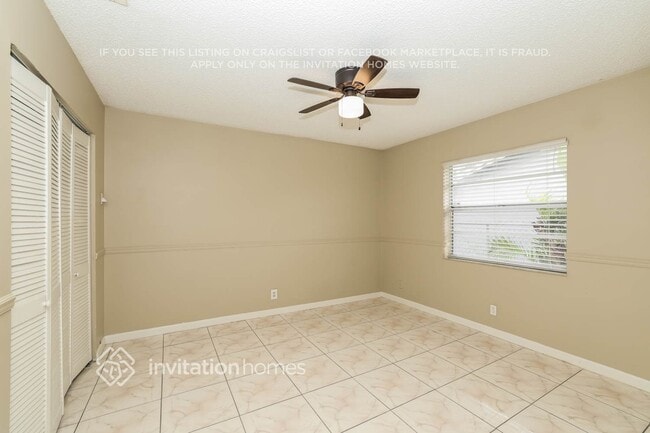 Building Photo - 321 Canterbury Dr W