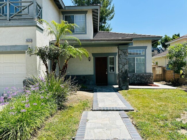 Building Photo - Spacious 4 Bedroom with Loft in Loma Linda