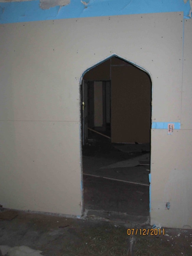 Interior Photo - 8707 S Escanaba Ave