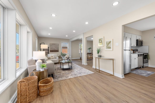 Building Photo - 1210 Gahan Dr