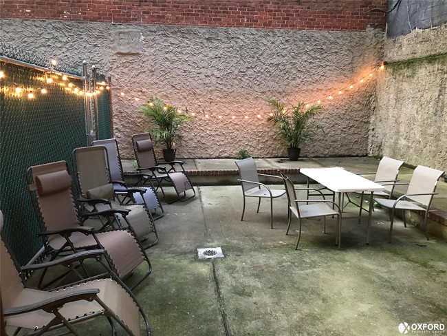 Foto del edificio - 243 E 81st St