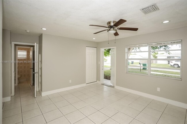 Building Photo - 14630 SW 104th Ave