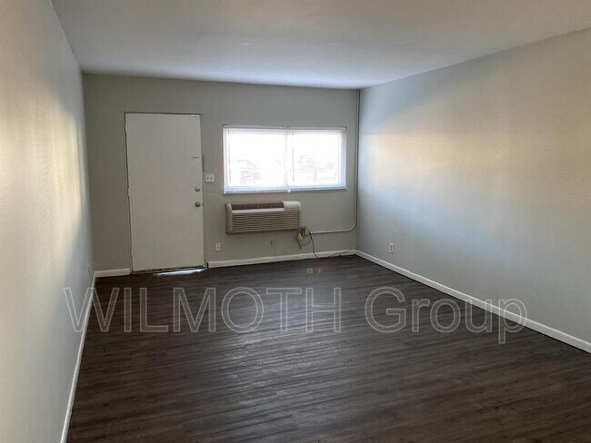 Foto del edificio - 8640 E Washington St